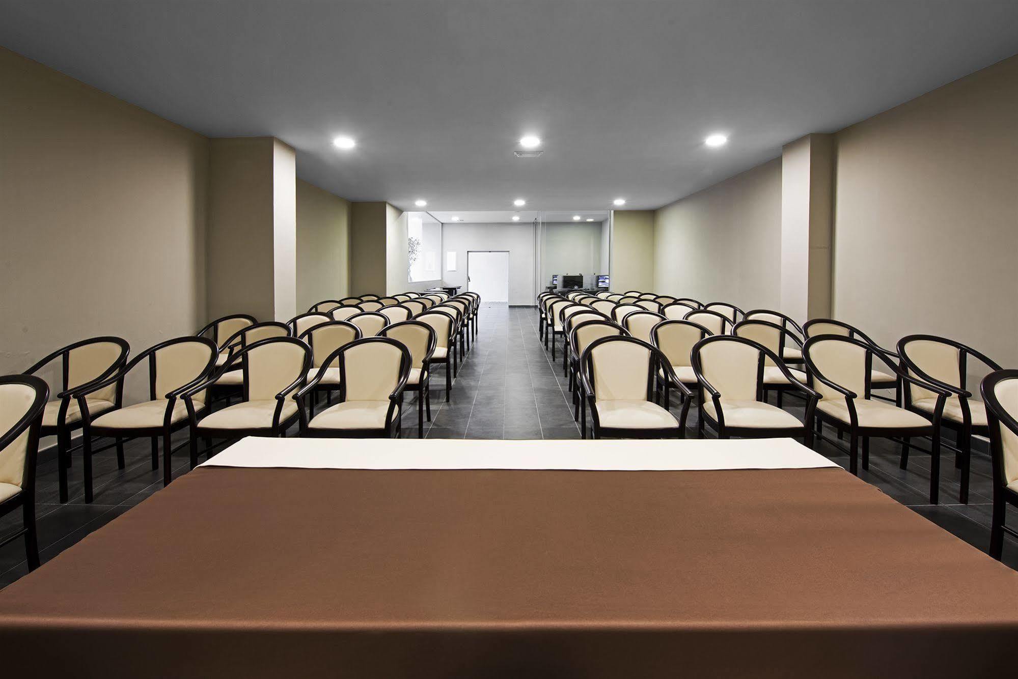 Hotel apartamentowy Kn Columbus